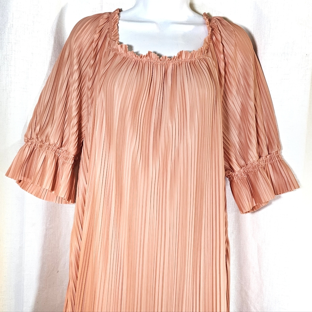 3/$20 Cato 14/16W Peach Textured Top
